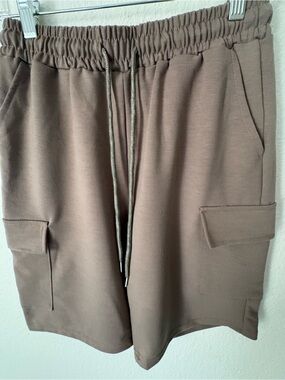 Neer NWT Women’s Cargo Sweat Bermuda Shorts - Taupe
